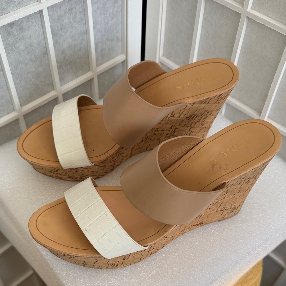Venus Tan and White Wedge Sandals Size 10 - Picture 3 of 5